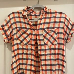 Short sleeve, button-up top